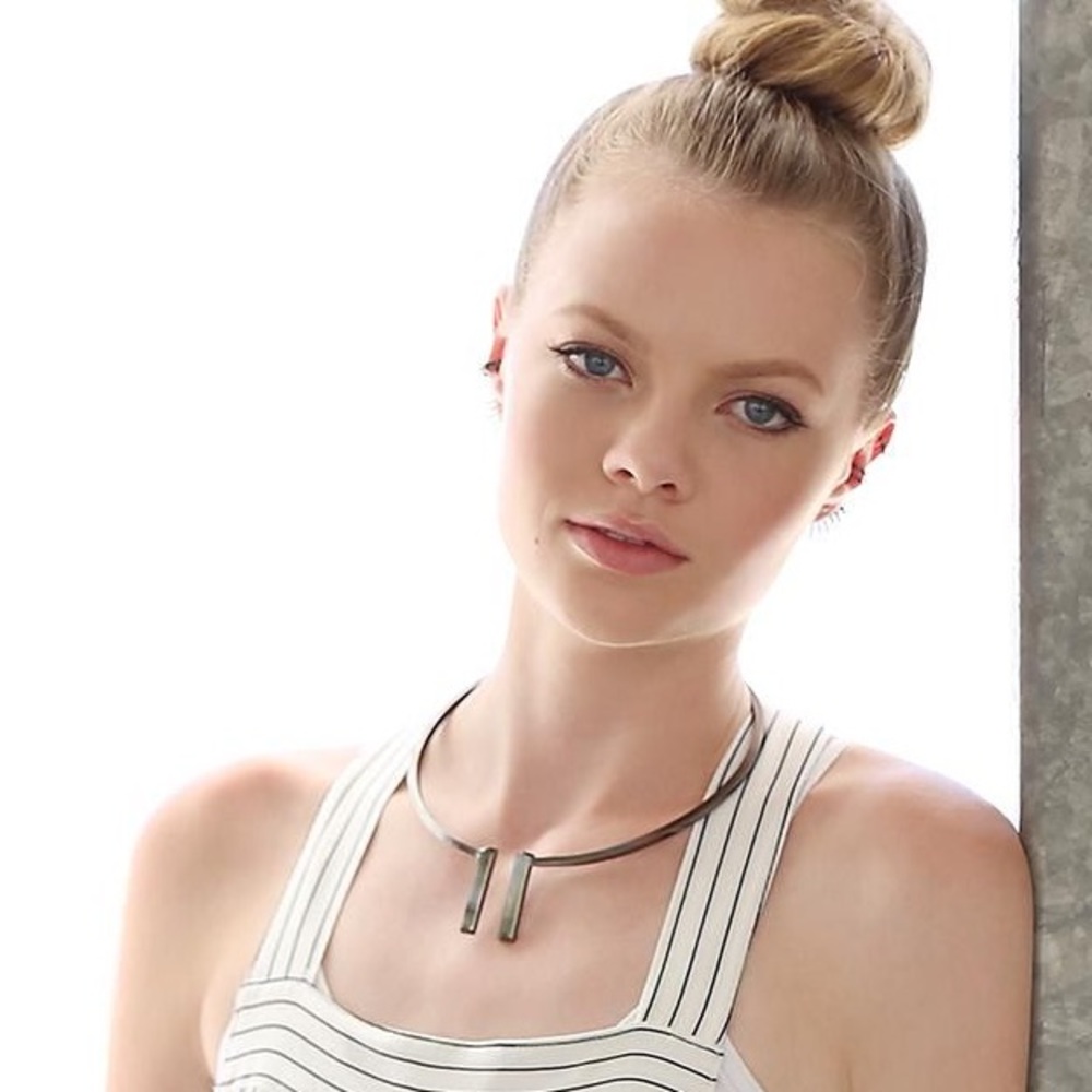 Kendra Scott Tristan Hinged Necklace Gold Mother of Pearl